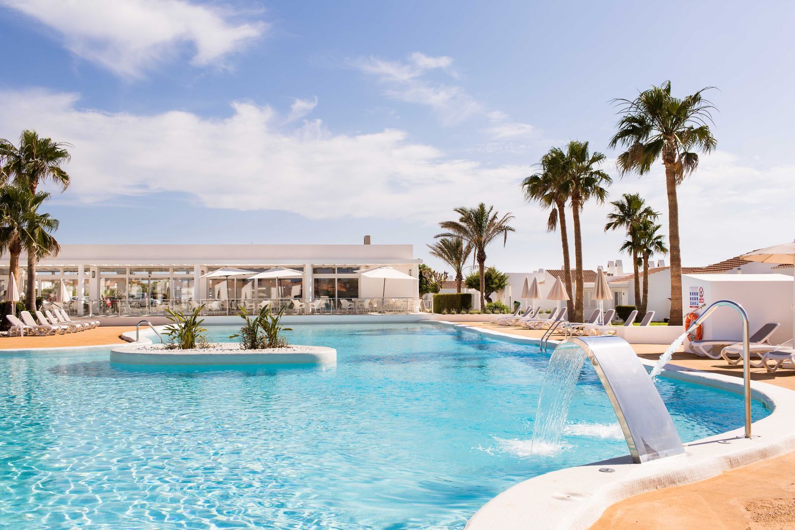 Piscina solo adultos en Apartamentos Menorca Mar en Menorca