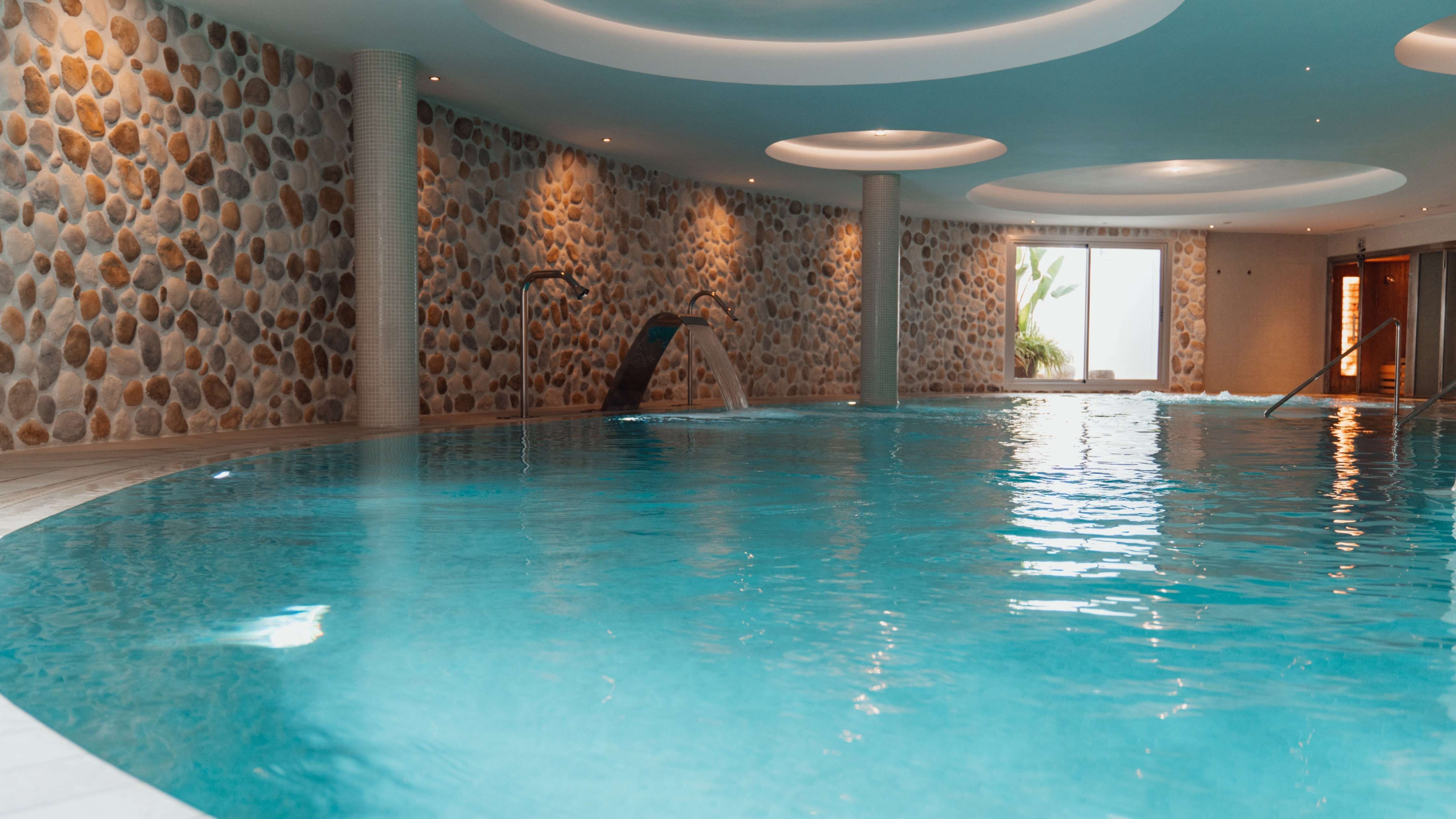 Duna Spa en Menorca con piscina climatizada y circuito wellness